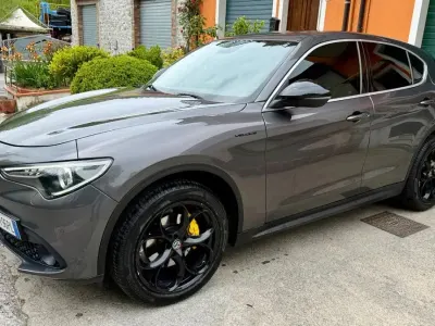 Käytetty Alfa Romeo Stelvio Executive 190 HP (139 kW) 2018 Harmaa Katumaasturi