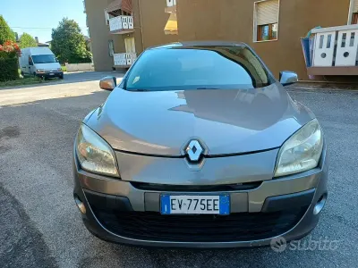 Usata Renault Mégane GrandTour 90 CV (66 kW) 2010 Grigio Station wagon