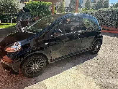 Usata Toyota Aygo Connect Style 68 CV (50 kW) 2012 Nero Utilitaria