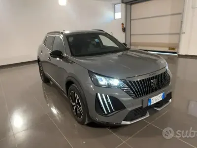 Usata Peugeot 2008 Allure 101 CV (74 kW) 2025 Grigio SUV