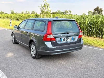 Usata Volvo V70 Momentum 185 CV (136 kW) 2007 Blu/azzurro Station wagon
