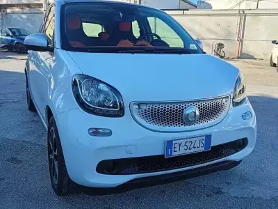 Usata Smart ForFour Prime 71 CV (52 kW) 2015 Bianco Utilitaria