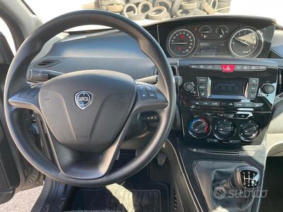 Usata Lancia Ypsilon 69 CV (50 kW) 2022 Grigio Utilitaria