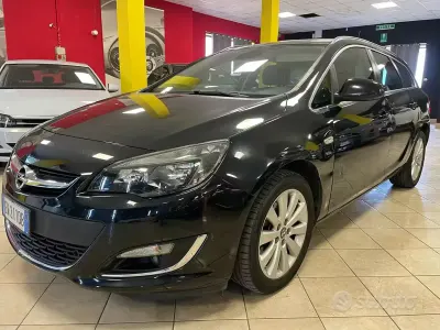 Usata Opel Astra Cosmo 136 CV (100 kW) 2014 Nero Station wagon