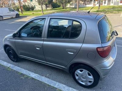 Usata Toyota Yaris 68 CV (50 kW) 2005 Grigio Berlina