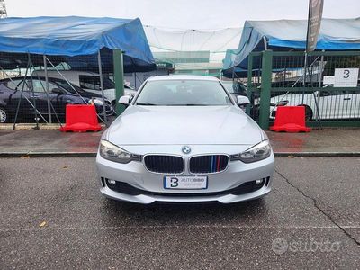 Begagnad BMW 318 Sport Line 143 HK (105 kW) 2013 Grå Kombi