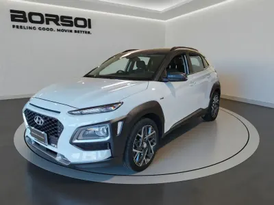 Usata Hyundai Kona 104 CV (76 kW) 2020 Grigio chiaro tetto nero SUV