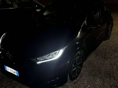 Usata Toyota Yaris Hybrid Trend 92 CV (67 kW) 2021 Nero Berlina