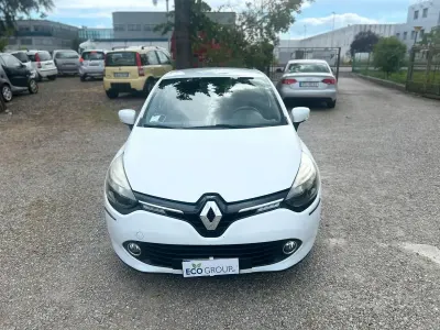 Usado Renault Clio IV 72 CV (52 kW) 2014 Blanco Berlina