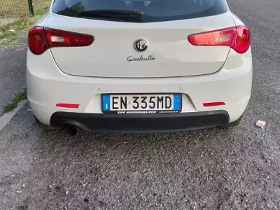 Usata Alfa Romeo Giulietta 105 CV (77 kW) 2012 Bianco Utilitaria