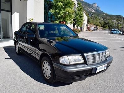 Usata Mercedes C200 Classic 125 CV (91 kW) 2000 Nero Berlina
