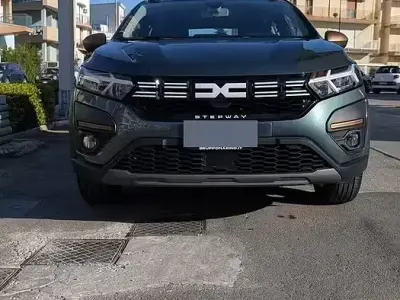 Begagnad Dacia Sandero Extreme 101 HK (74 kW) 2024 Grön Sedan