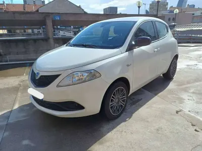 Usata Lancia Ypsilon Gold 69 CV (50 kW) 2019 Bianco Utilitaria