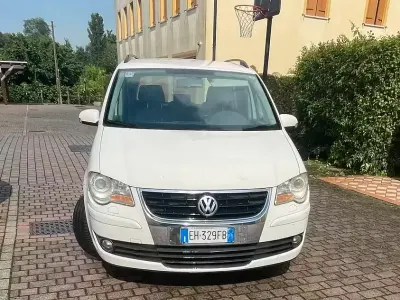Usata VW Touran 109 CV (80 kW) 2011 Bianco Monovolume