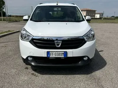 Begagnad Dacia Lodgy Lauréate 109 HK (80 kW) 2016 Minibuss