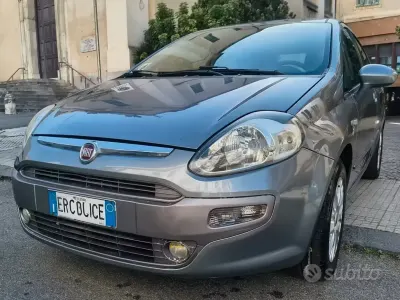 Begagnad Fiat Punto Evo Dynamic 65 HK (47 kW) 2010 Grå Halvkombi