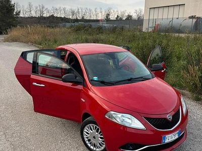 Usata Lancia Ypsilon 69 CV (50 kW) 2016 Rosso Utilitaria