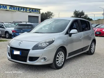 Usata Renault Scénic III Luxe 110 CV (80 kW) 2010 Grigio Monovolume