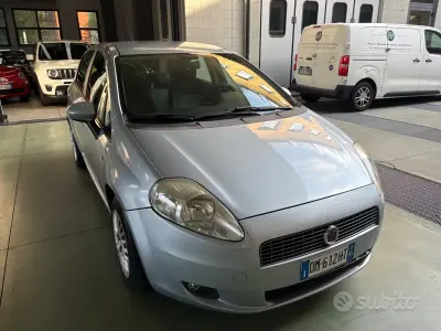 Usata Fiat Grande Punto Active 65 CV (47 kW) 2008 Grigio Utilitaria