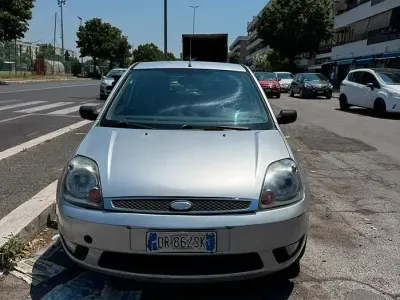 Usata Ford Fiesta 68 CV (50 kW) 2008 Grigio Utilitaria