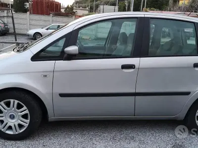 Usata Fiat Idea 69 CV (50 kW) 2005 Grigio Monovolume