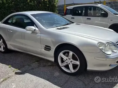 Usata Mercedes SL350 245 CV (180 kW) 2004 Grigio Cabrio