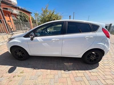 Begagnad Ford Fiesta 75 HK (55 kW) 2016 Vit Halvkombi