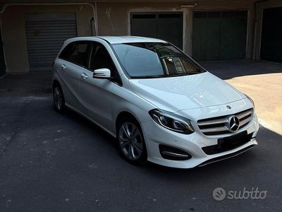 Usata Mercedes B200 Business 136 CV (100 kW) 2018 Bianco Monovolume