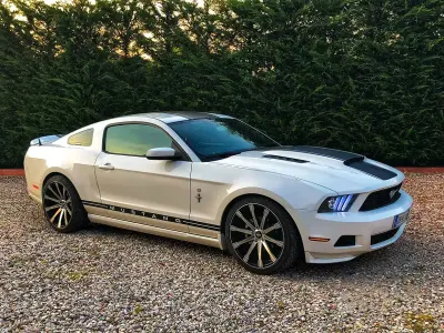 Usata Ford Mustang Convertible 314 CV (230 kW) 2010 Bianco Coupé