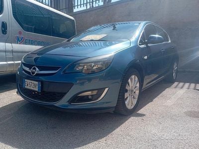 Usata Opel Astra 110 CV (80 kW) 2014 Blu Berlina