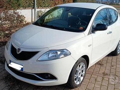 Usata Lancia Ypsilon 2016 Bianco Utilitaria