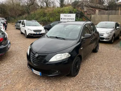 Usata Lancia Ypsilon Gold 69 CV (50 kW) 2015 Nero Utilitaria