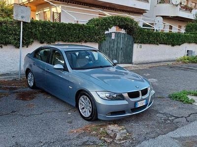 Begagnad BMW 318 129 HK (94 kW) 2007 Grå Sedan