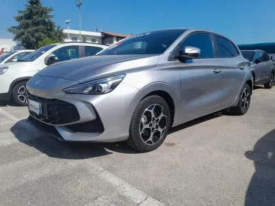 Usata MG MG3 Luxury 101 CV (74 kW) 2025 Argento Utilitaria