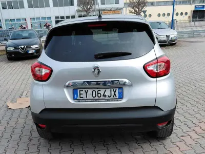 Usata Renault Captur 90 CV (66 kW) 2015 Argento SUV