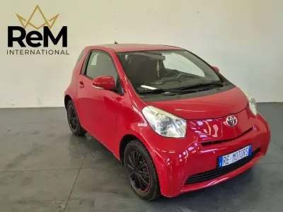 Usata Toyota iQ 68 CV (50 kW) 2009 Rosso Utilitaria