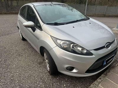 Usata Ford Fiesta 82 CV (60 kW) 2010 Argento Utilitaria