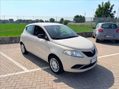 Usata Lancia Ypsilon Silver 69 CV (50 kW) 2016 Beige Utilitaria