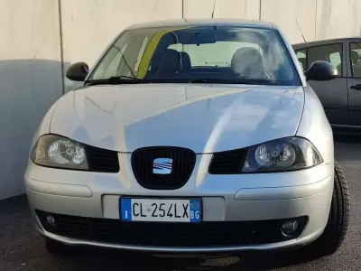 Usata Seat Ibiza Stella 64 CV (47 kW) 2003 Argento Utilitaria