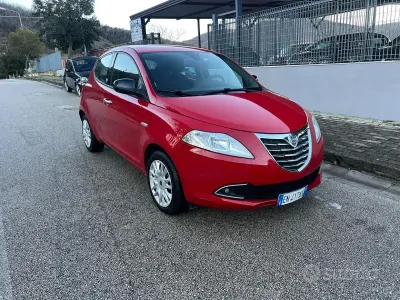 Usata Lancia Ypsilon Gold 69 CV (50 kW) 2012 Rosso Utilitaria