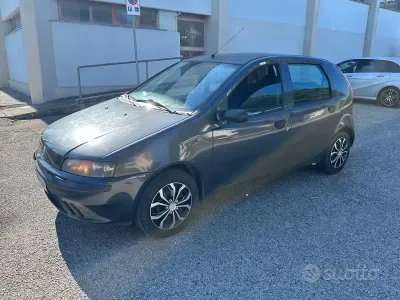 Usata Fiat Punto 80 CV (58 kW) 2001 Nero Utilitaria