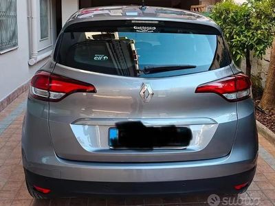 Usata Renault Scénic IV Business 110 CV (80 kW) 2018 Grigio Monovolume