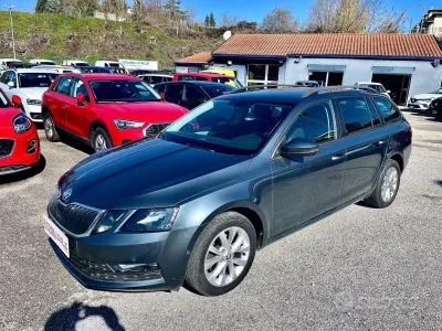 Usata Skoda Octavia Executive 116 CV (85 kW) 2018 Grigio Station wagon