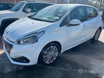 Usata Peugeot 208 Allure 74 CV (54 kW) 2018 Bianco Utilitaria