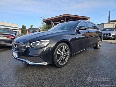 Usado Mercedes E300 265 CV (194 kW) 2021 Negro Berlina