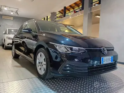 Usata VW Golf VIII Life 116 CV (85 kW) 2022 Nero Berlina