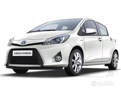 Usata Toyota Yaris Hybrid Lounge 74 CV (54 kW) 2013 Bianco Berlina