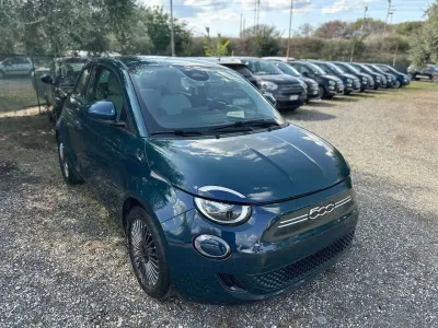 Usata Fiat 500e Icon 42 kW (58 CV) 2021 Ocean green Berlina