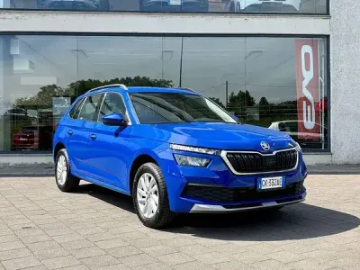 Käytetty Skoda Kamiq Ambition 110 HP (80 kW) 2022 Sininen Katumaasturi