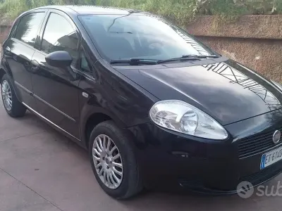 Gebraucht Fiat Punto 69 PS (50 kW) 2014 Schwarz Kleinwagen